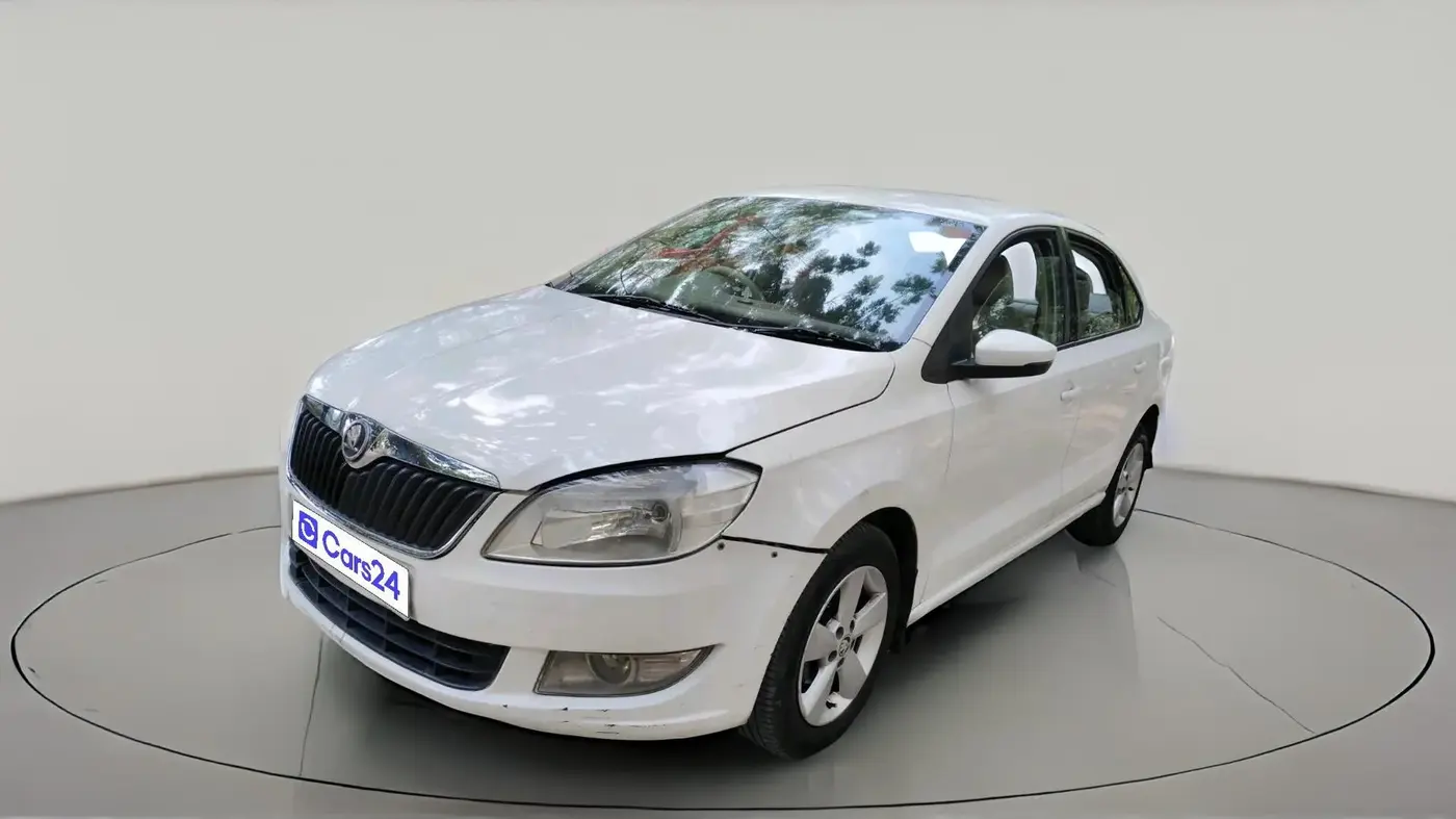 2015 Skoda Rapid 1.5 TDI CR AMBITION WITH ALLOY, Diesel, Manual, 2,00,931 km, exterior