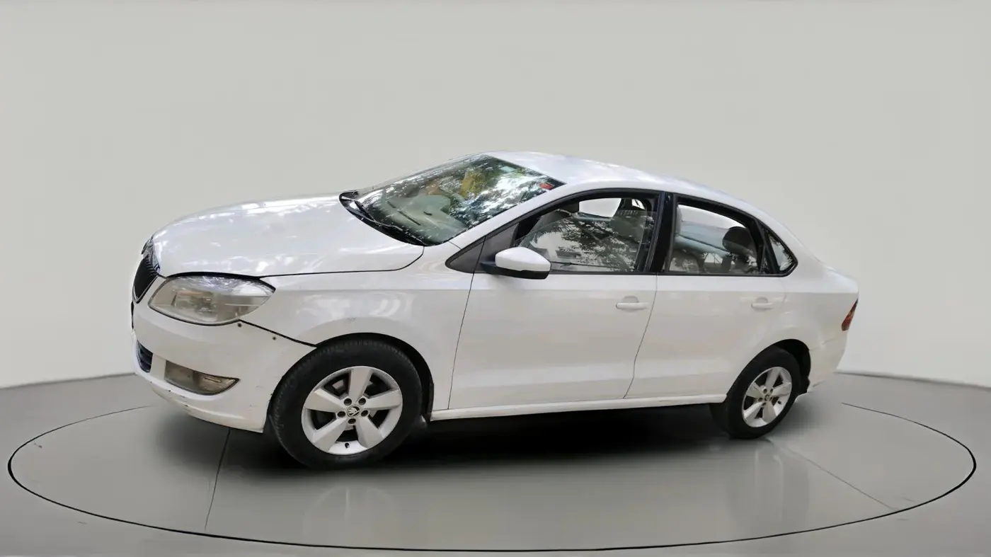 2015 Skoda Rapid 1.5 TDI CR AMBITION WITH ALLOY, Diesel, Manual, 2,00,931 km, exterior