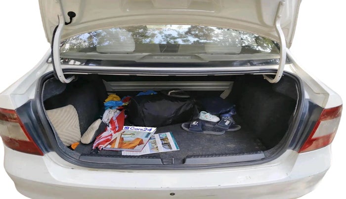 2015 Skoda Rapid 1.5 TDI CR AMBITION WITH ALLOY, Diesel, Manual, 2,00,931 km, exterior