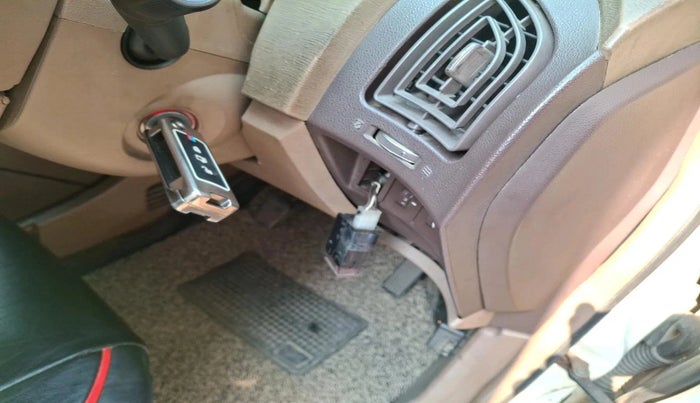 2012 Mahindra XUV500 W8, Diesel, Manual, 2,37,374 km, interior