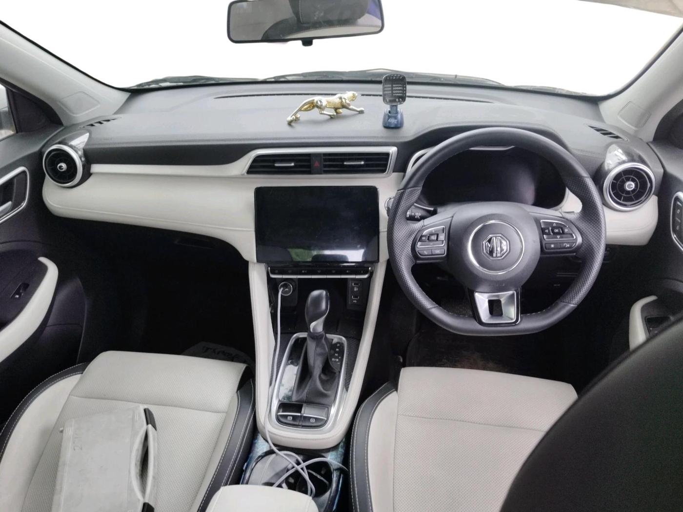 2025 MG ASTOR Select 1.5 CVT (Ivory), Petrol, Automatic, 2,120 km, interior