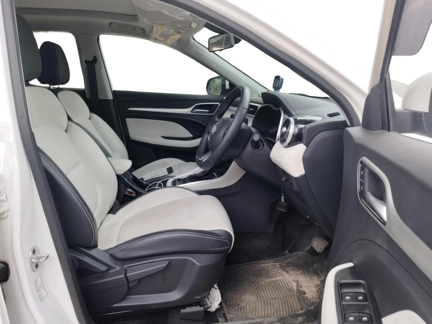 2025 MG ASTOR Select 1.5 CVT (Ivory), Petrol, Automatic, 2,120 km, interior