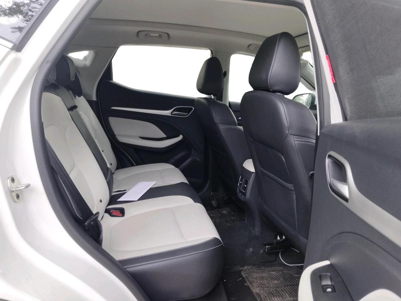 2025 MG ASTOR Select 1.5 CVT (Ivory), Petrol, Automatic, 2,120 km, interior