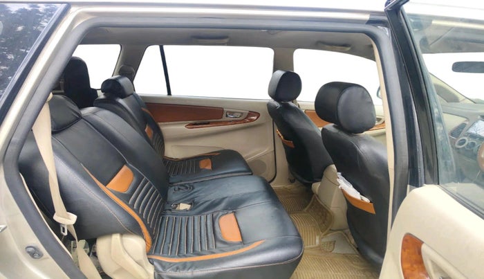 2008 Toyota Innova V 2.5 8 STR, Diesel, Manual, 2,87,079 km, interior