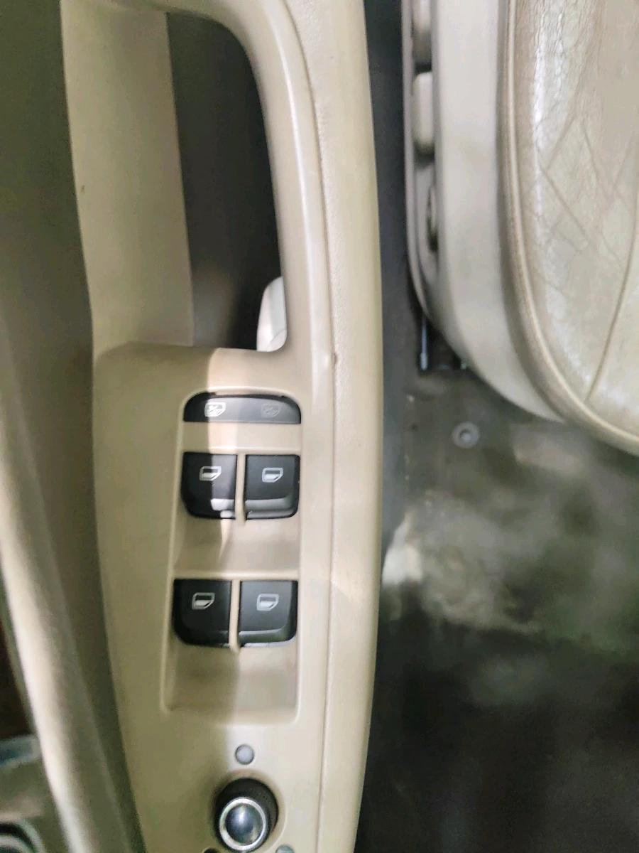 2011 Audi Q5 2.0 TDI QUATTRO, Diesel, Automatic, 1,37,122 km, interior