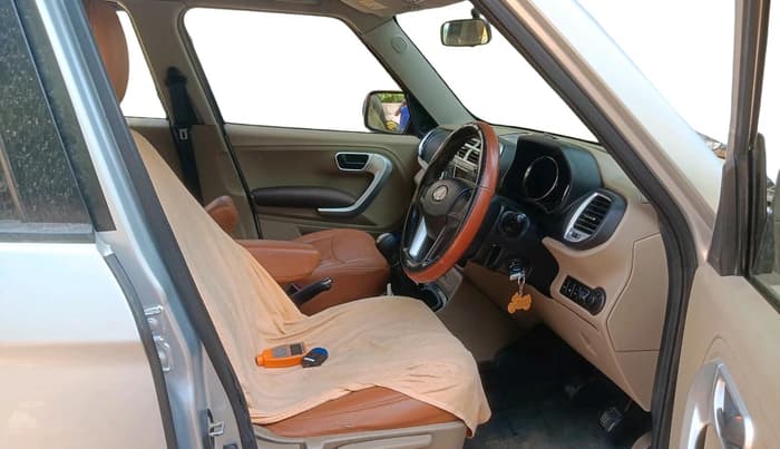 2017 Mahindra TUV300 T8, Diesel, Manual, 1,11,913 km, interior