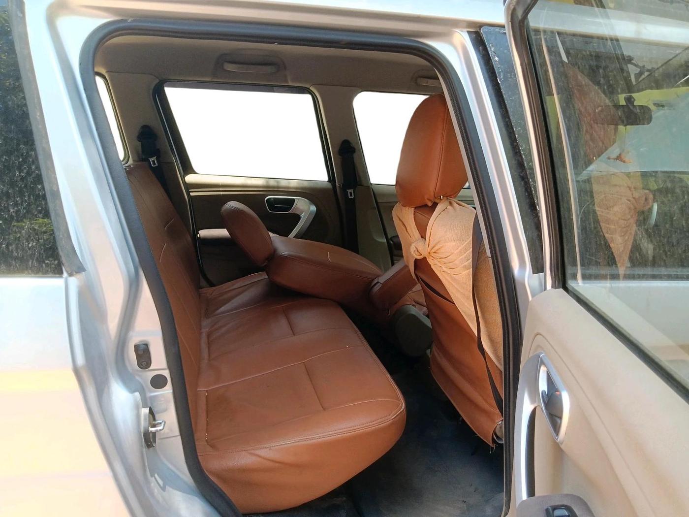 2017 Mahindra TUV300 T8, Diesel, Manual, 1,11,913 km, interior