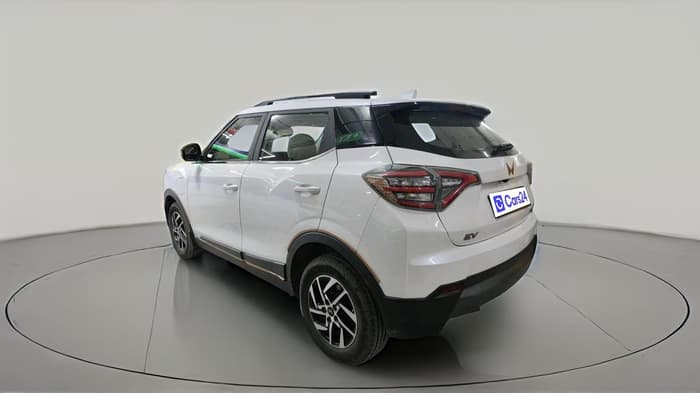 2024 Mahindra XUV400 EL Pro 39.4 KWH, Electric, Automatic, 18,165 km, exterior