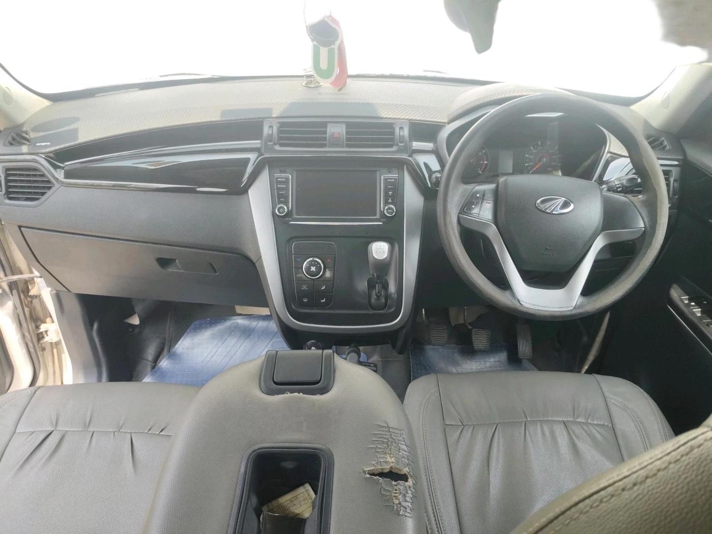 2017 Mahindra KUV 100 NXT K8 P 6 STR, Petrol, Manual, 78,148 km, interior