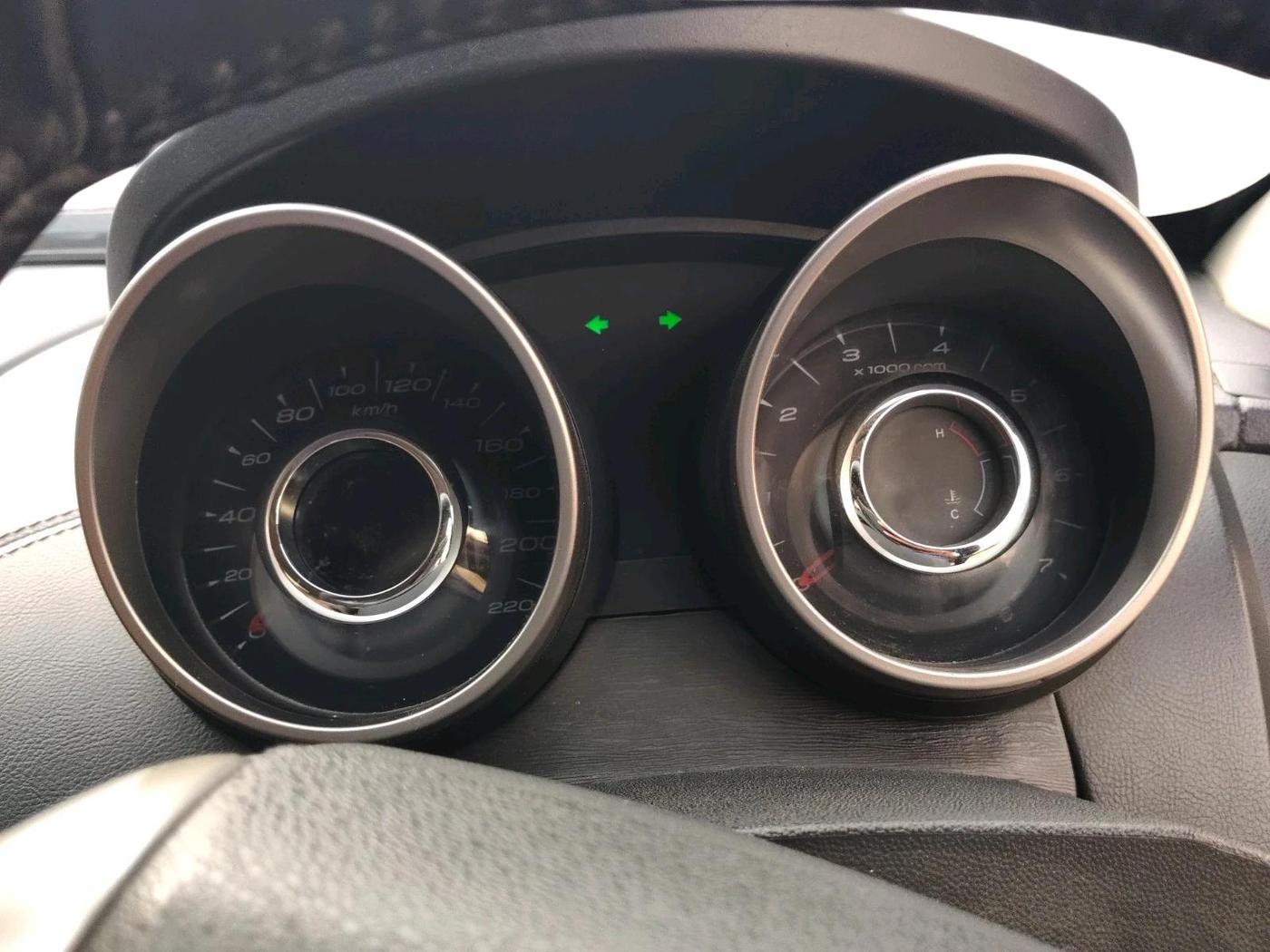2018 Mahindra XUV500 W11, Diesel, Manual, 1,70,455 km, interior