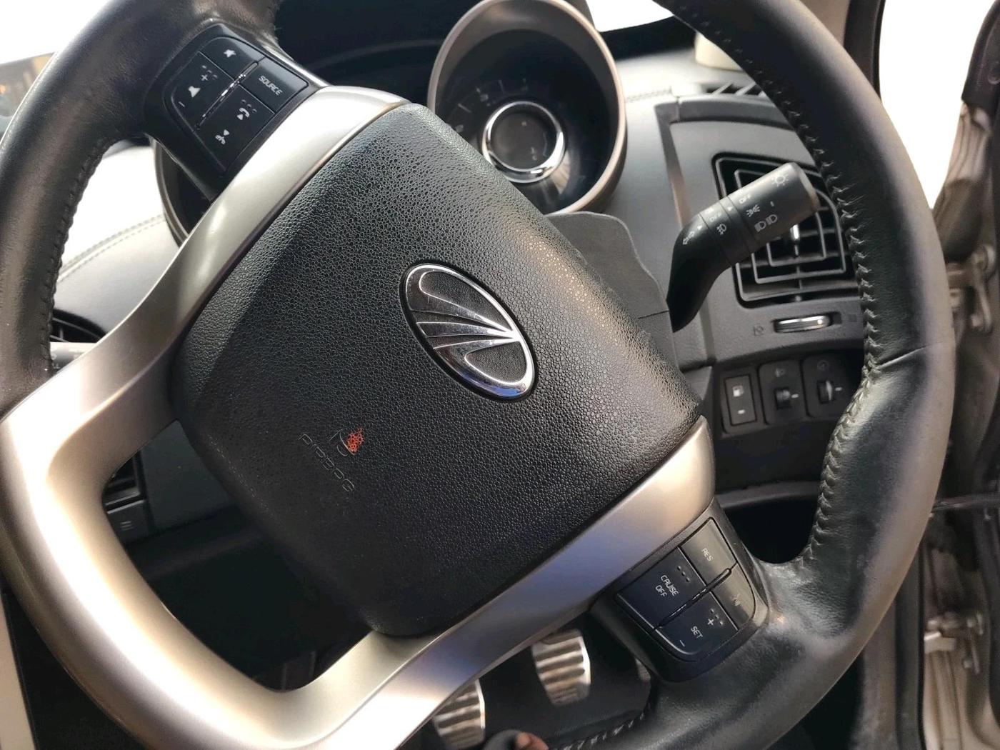 2018 Mahindra XUV500 W11, Diesel, Manual, 1,70,455 km, interior