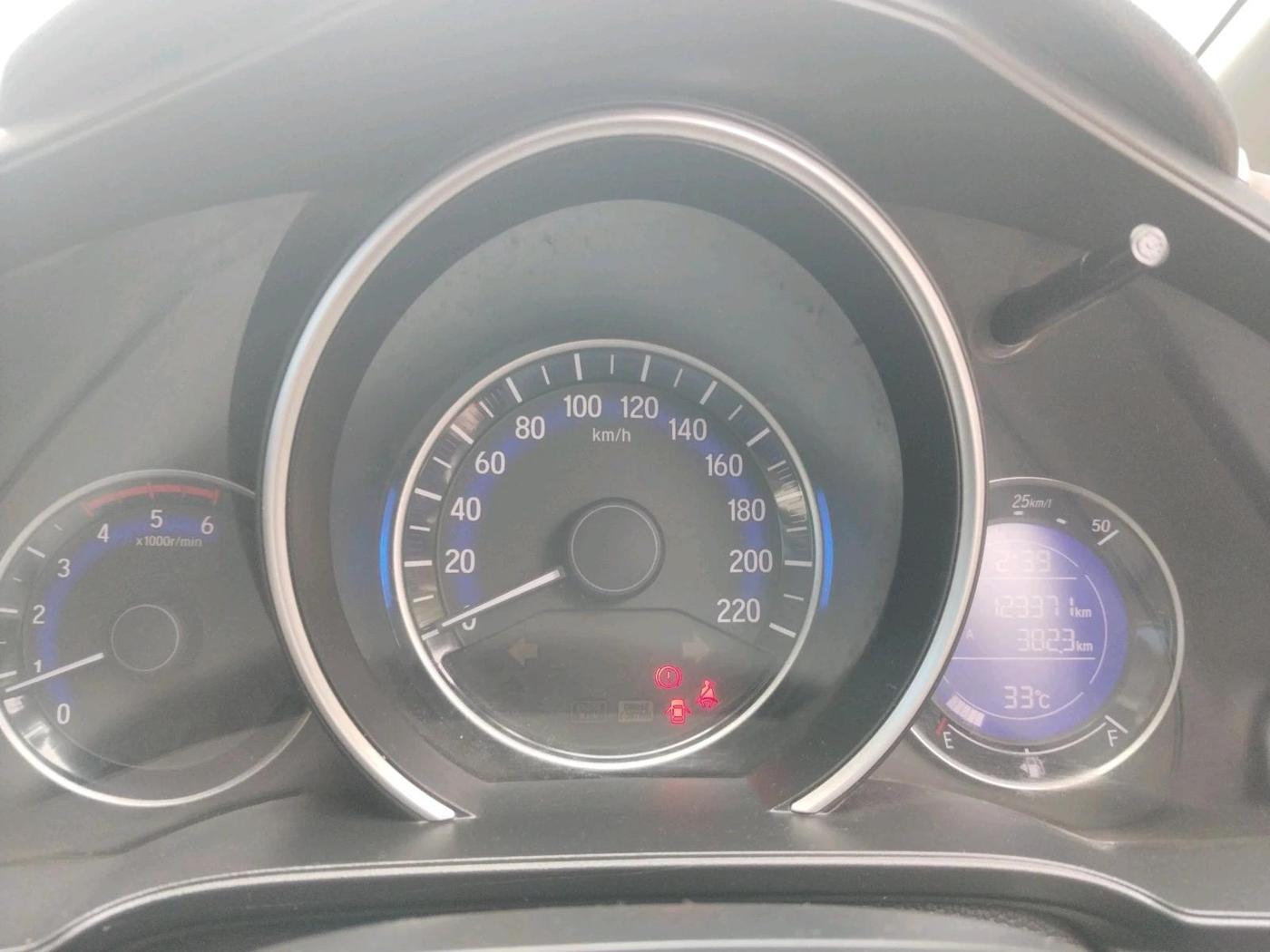 2018 Honda WR-V 1.5L I-DTEC VX MT, Diesel, Manual, 1,23,371 km, interior