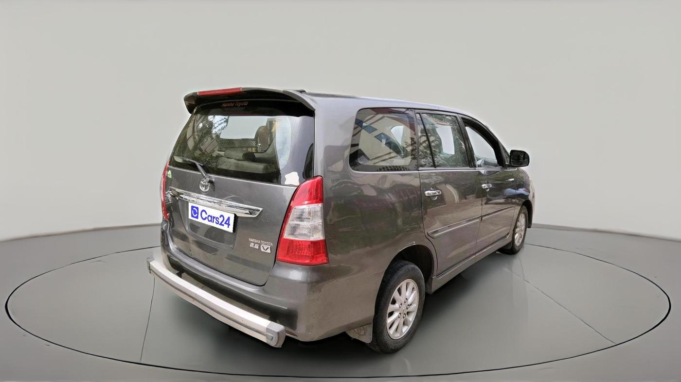 2013 Toyota Innova 2.5 VX 7 STR, Diesel, Manual, 2,03,913 km, exterior