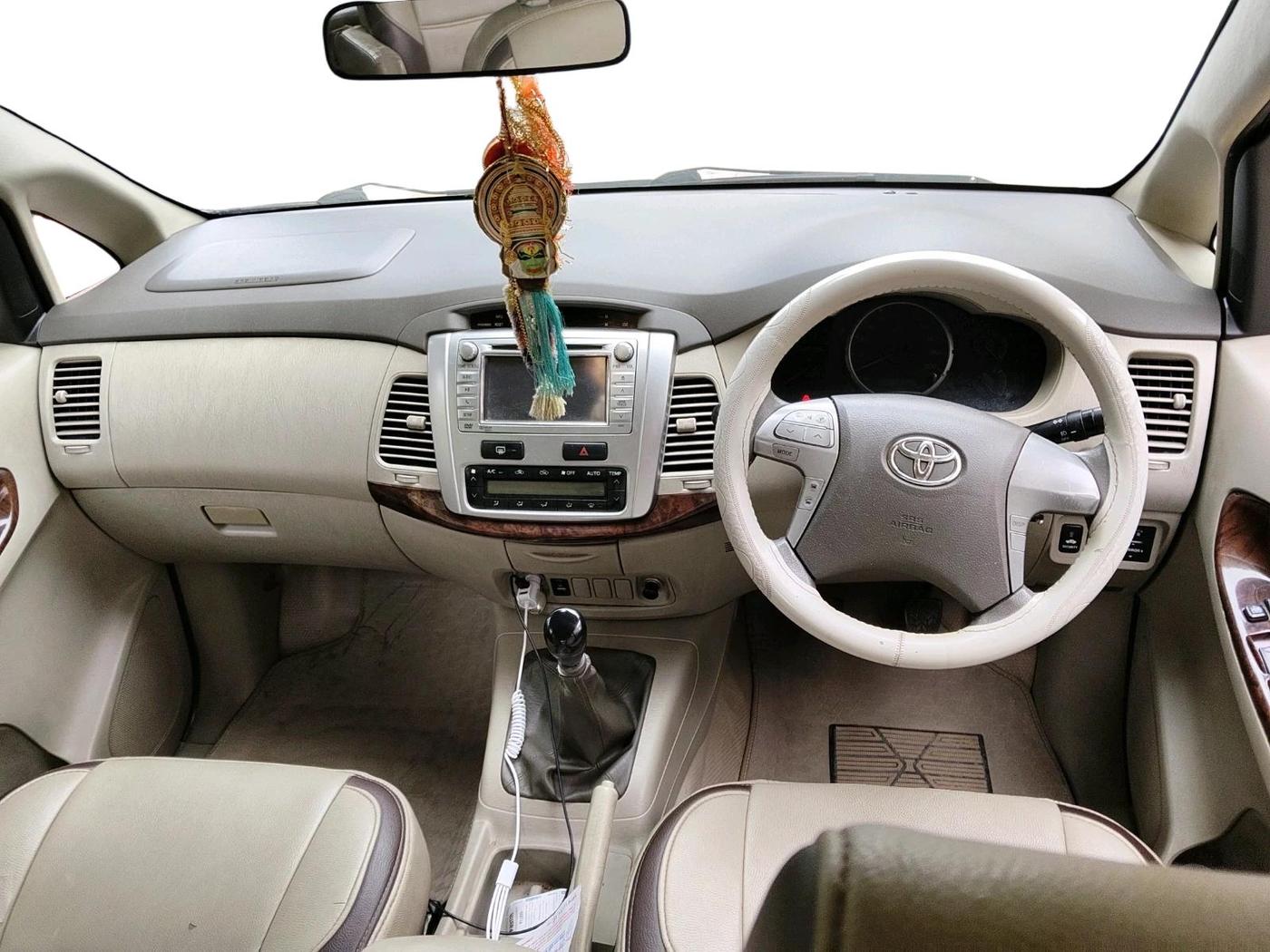 2013 Toyota Innova 2.5 VX 7 STR, Diesel, Manual, 2,03,913 km, interior