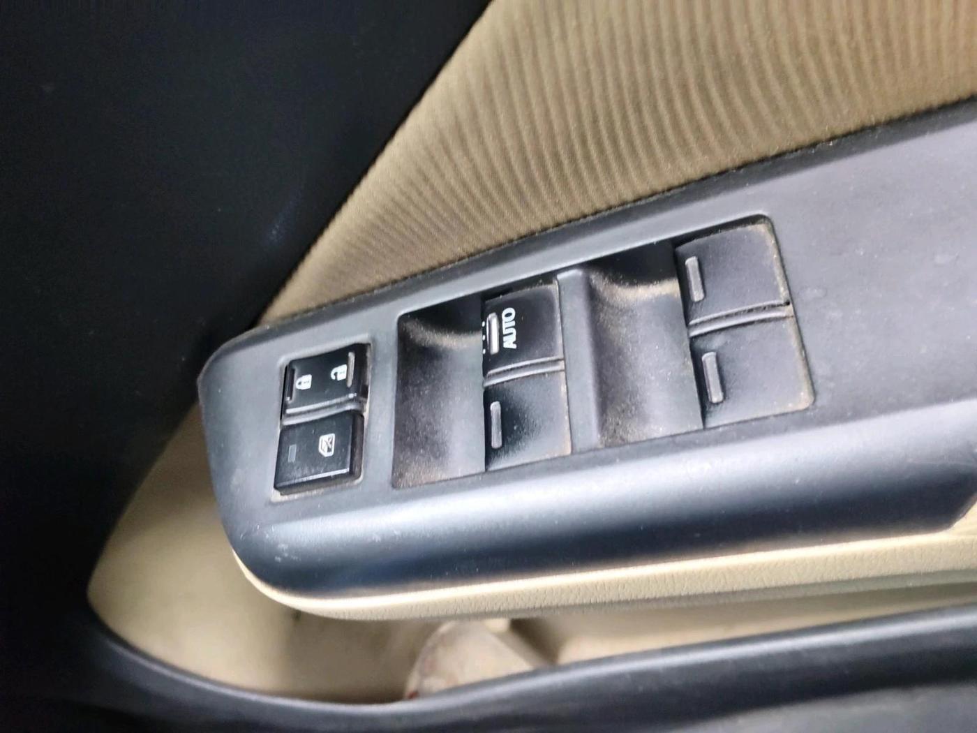 2014 Honda City 1.5L I-DTEC SV, Diesel, Manual, 1,24,422 km, interior