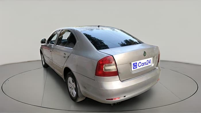 2010 Skoda Laura AMBIENTE 2.0 TDI CR AT, Diesel, Automatic, 1,35,862 km, exterior