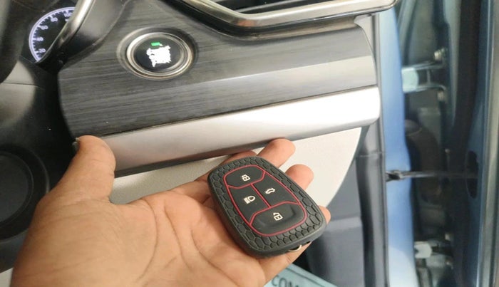 2021 Tata Safari XT PLUS, Diesel, Manual, 1,62,827 km, interior