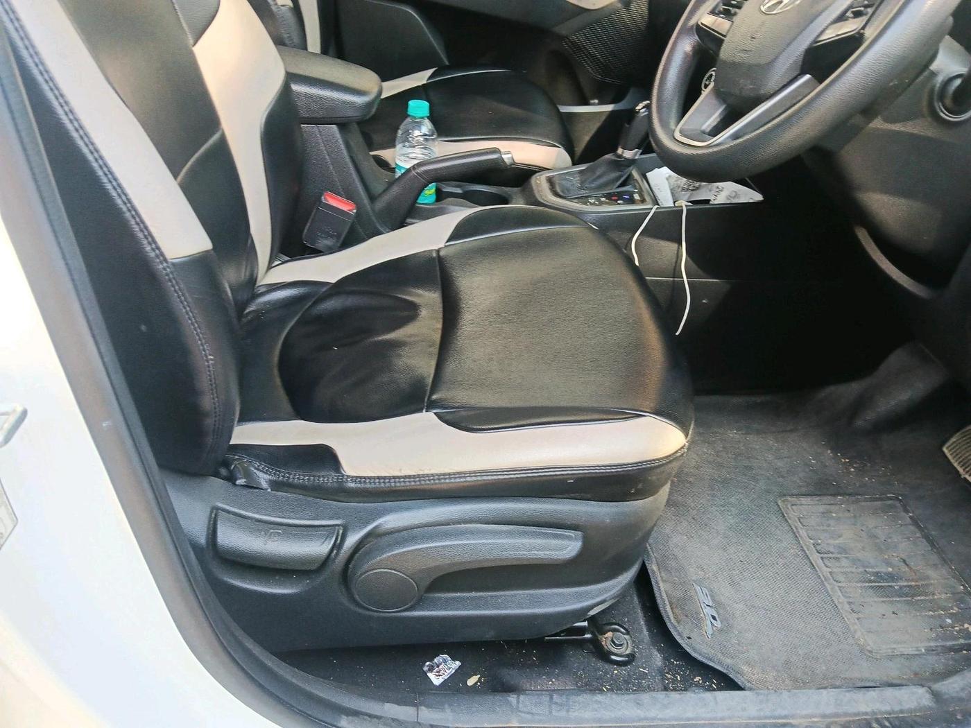 2015 Hyundai Creta SX PLUS AT 1.6 DIESEL, Diesel, Automatic, 2,00,585 km, interior