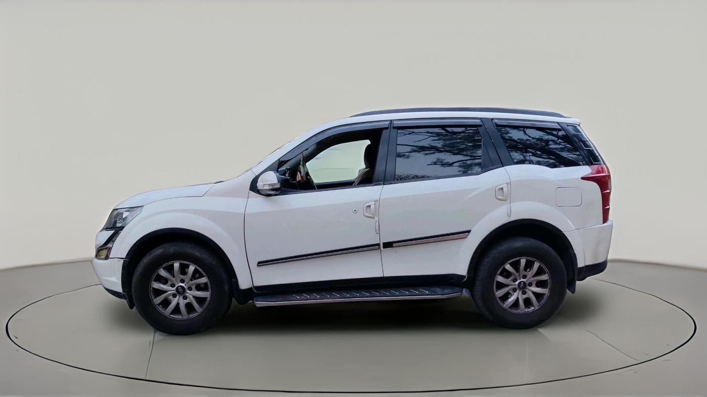 2017 Mahindra XUV500 W6 AT 1.99, Diesel, Automatic, 93,031 km, exterior