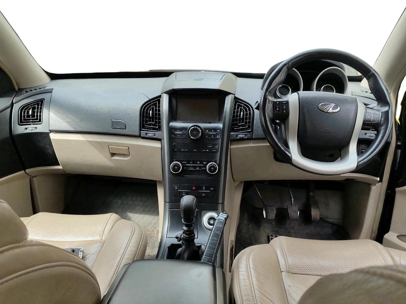2016 Mahindra XUV500 W8, Diesel, Manual, 1,48,235 km, interior