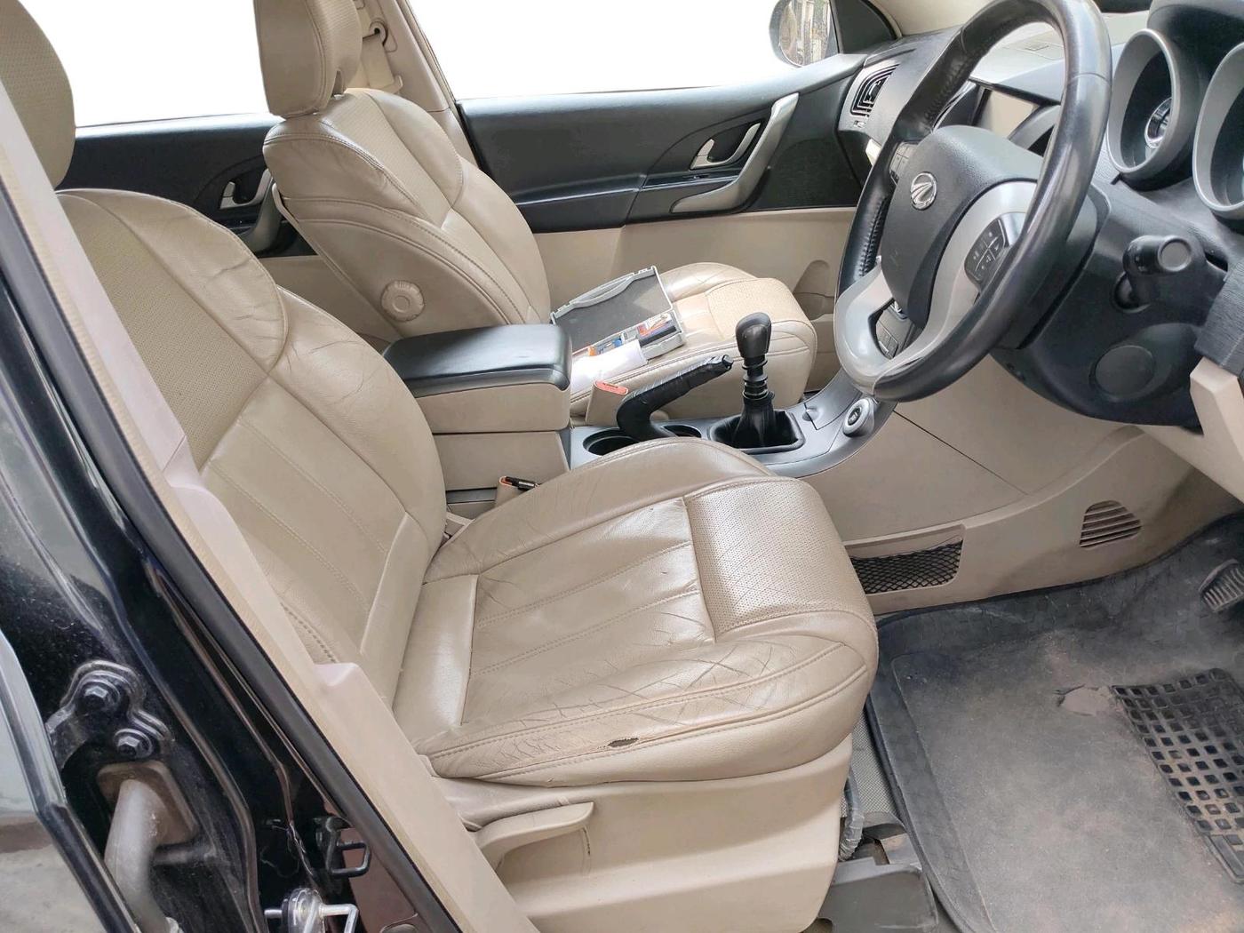 2016 Mahindra XUV500 W8, Diesel, Manual, 1,48,235 km, interior