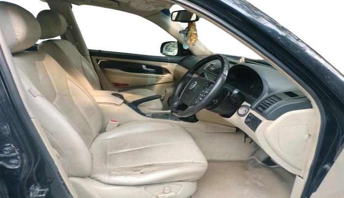2013 Ssangyong Rexton RX7, Diesel, Automatic, 1,95,804 km, interior