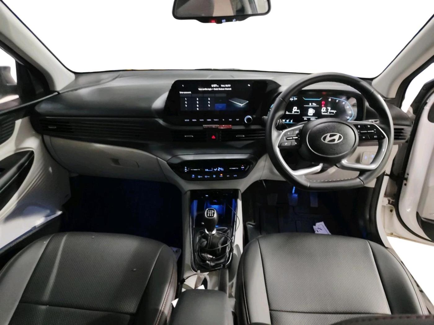 2025 Hyundai NEW I20 ASTA (O) 1.2 MT, Petrol, Manual, 20,202 km, interior