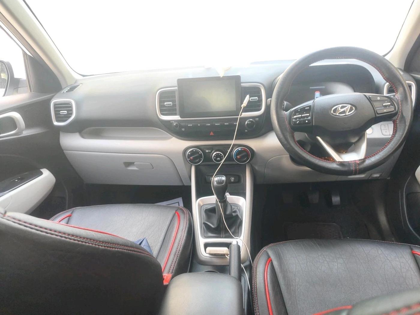 2025 Hyundai VENUE S(O) 1.2, Petrol, Manual, 5,985 km, interior