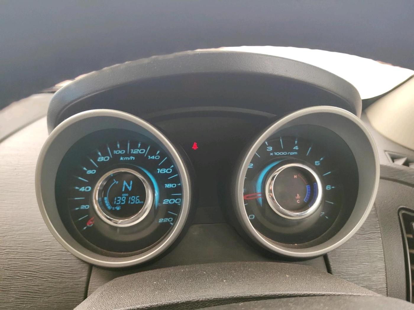 2016 Mahindra XUV500 W10, Diesel, Manual, 1,39,196 km, interior