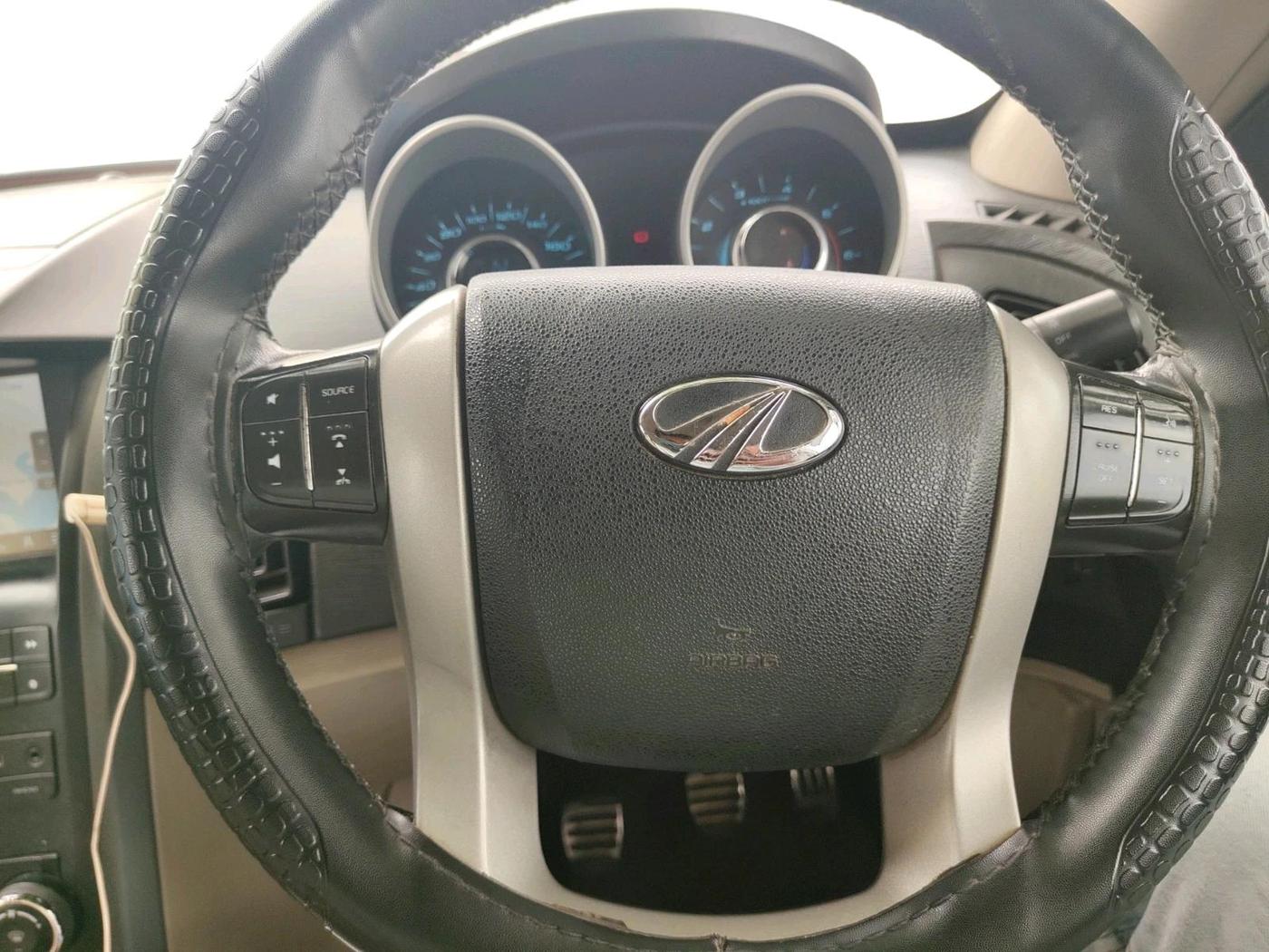 2016 Mahindra XUV500 W10, Diesel, Manual, 1,39,196 km, interior