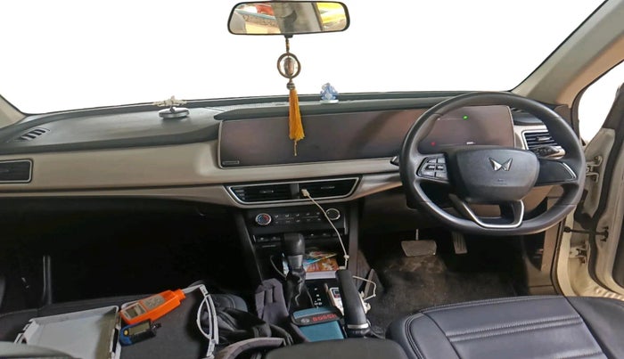 2023 Mahindra XUV700 AX 5 D AT 7 STR, Diesel, Automatic, 81,255 km, interior