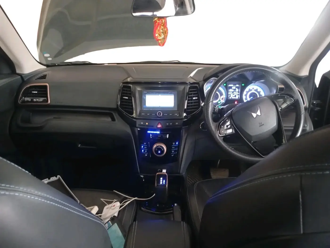 2023 Mahindra XUV400 EL 7.2 KW, Electric, Automatic, 43,681 km, interior