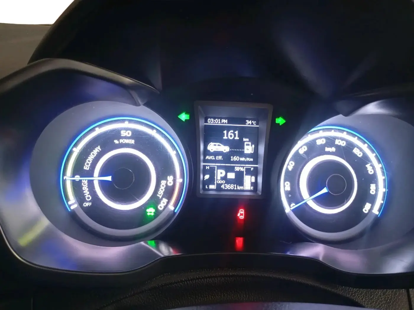 2023 Mahindra XUV400 EL 7.2 KW, Electric, Automatic, 43,681 km, interior
