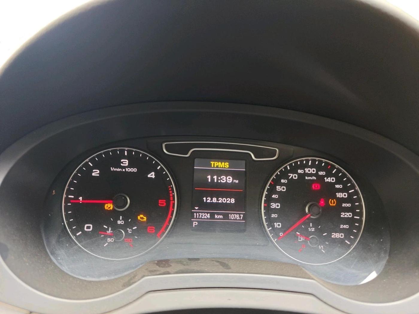 2013 Audi Q3 2.0 QUATTRO TDI AT, Diesel, Automatic, 1,17,324 km, interior