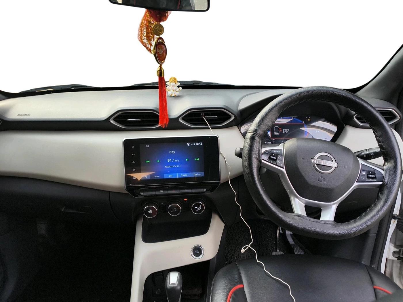 2022 Nissan MAGNITE XV TURBO CVT, Petrol, Automatic, 52,696 km, interior