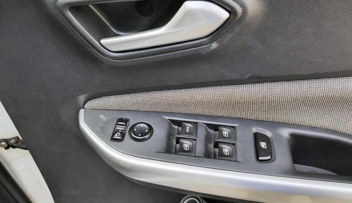 2022 Nissan MAGNITE XV TURBO CVT, Petrol, Automatic, 52,696 km, interior