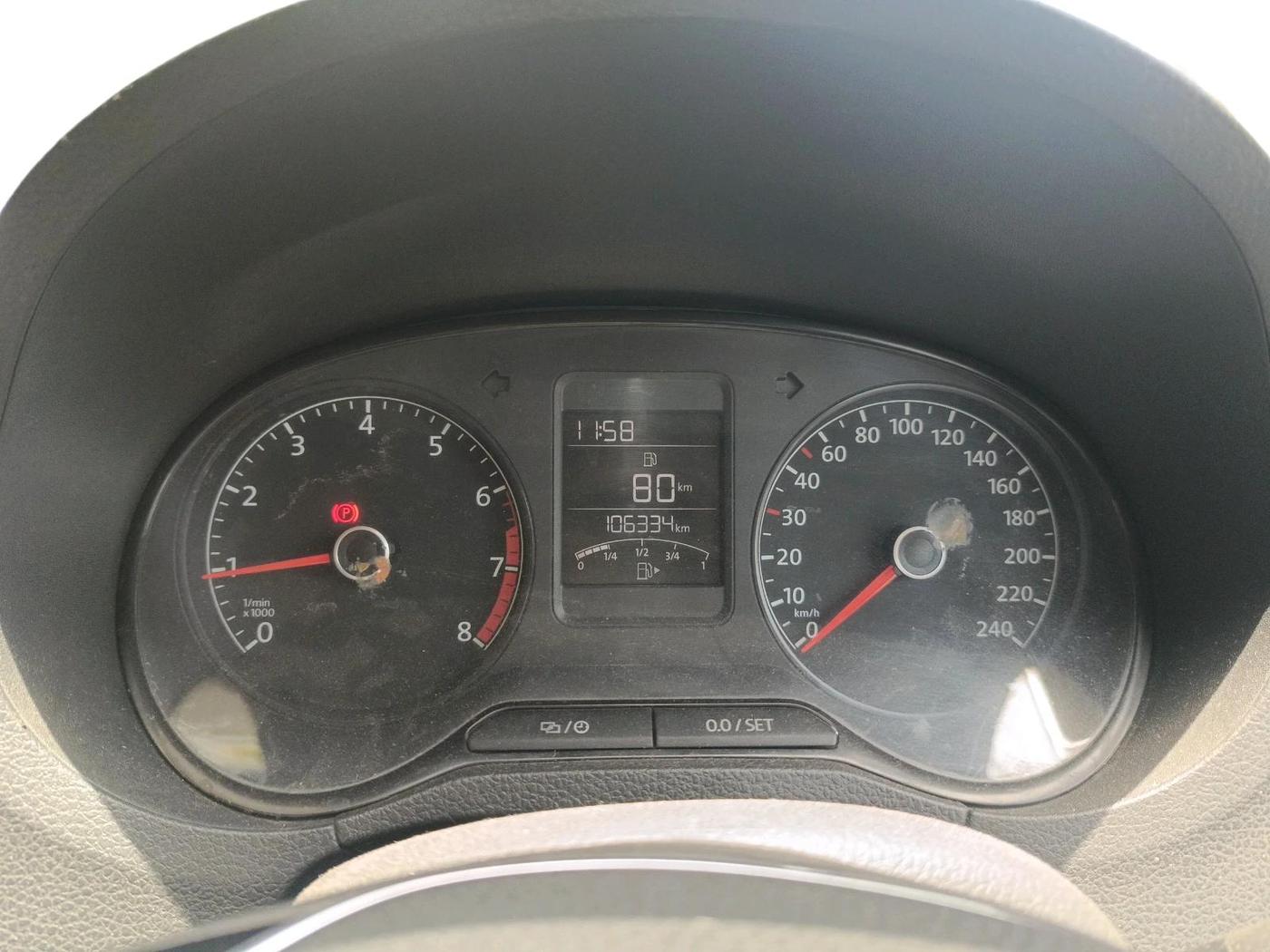 2014 Volkswagen Polo HIGHLINE1.2L, Petrol, Manual, 1,06,334 km, interior