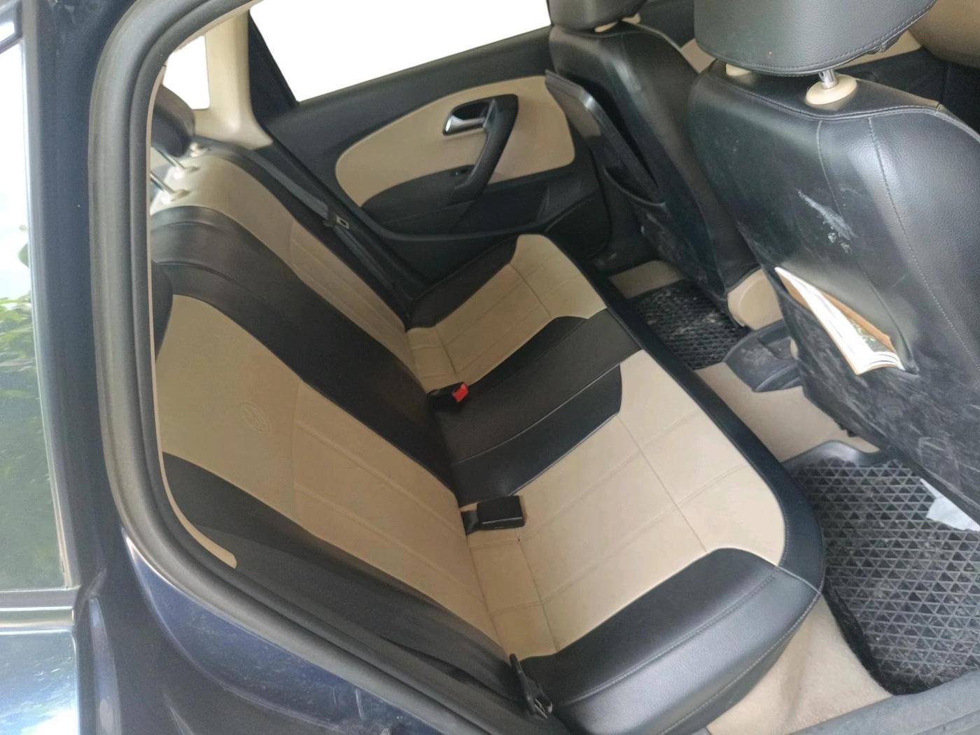 2014 Volkswagen Polo HIGHLINE1.2L, Petrol, Manual, 1,06,334 km, interior