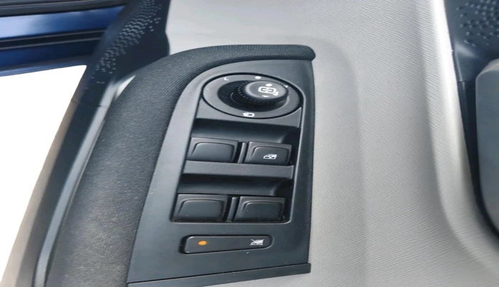 2024 Tata ALTROZ XZ + SUNROOF, Petrol, Manual, 6,108 km, interior