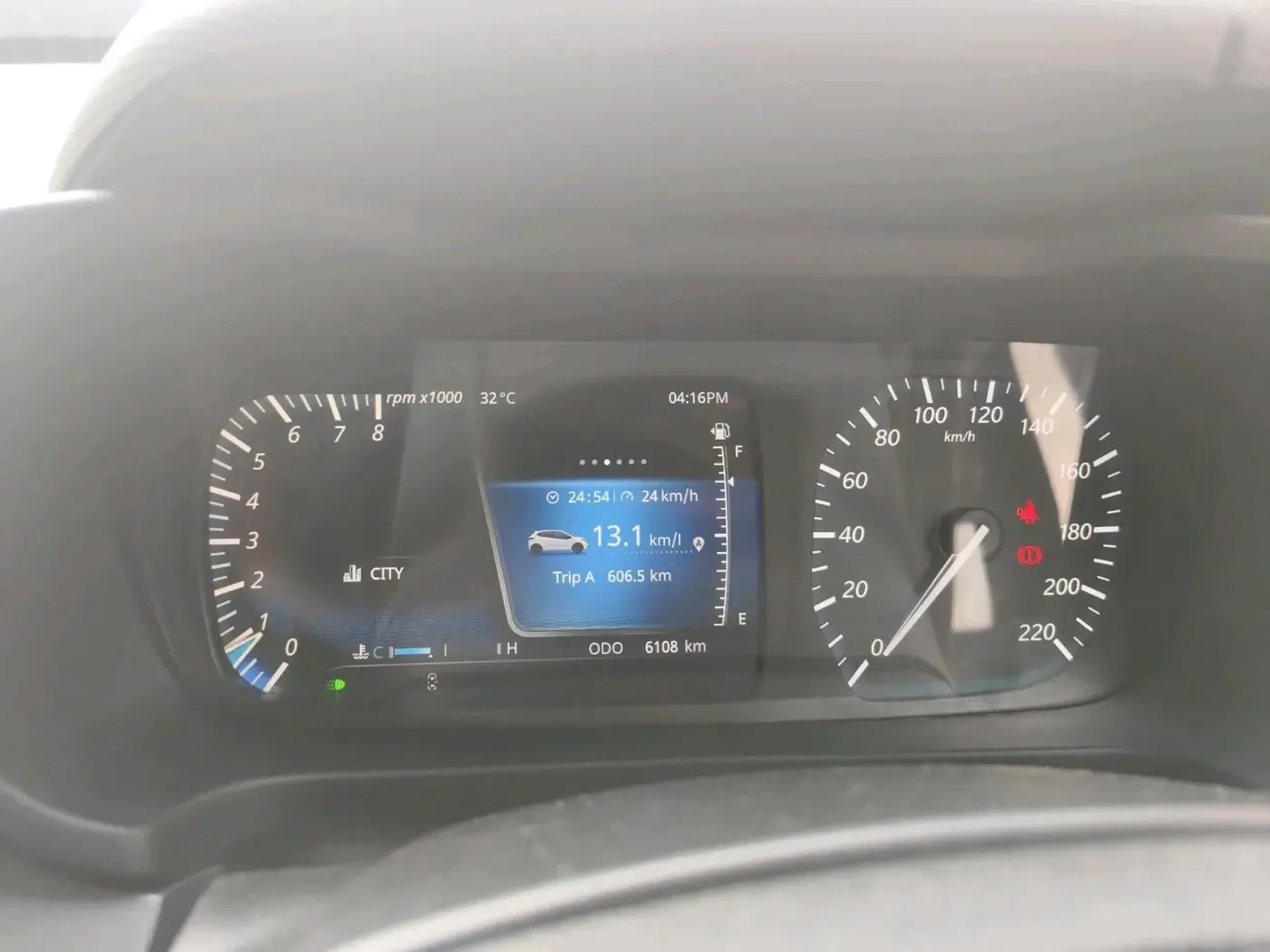 2024 Tata ALTROZ XZ + SUNROOF, Petrol, Manual, 6,108 km, interior