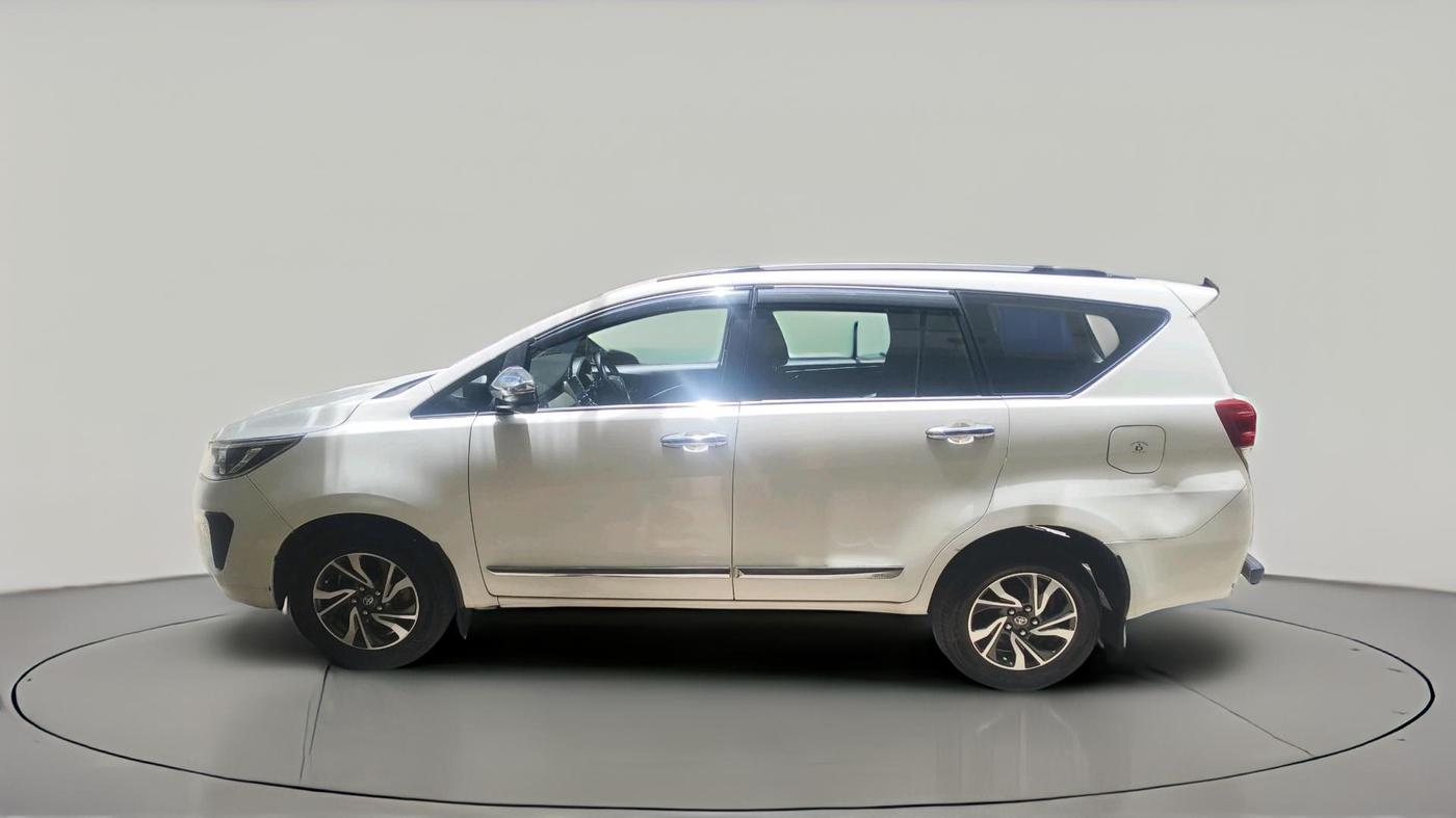 2022 Toyota Innova Crysta 2.4 G 7 STR, Diesel, Manual, 1,49,321 km, exterior