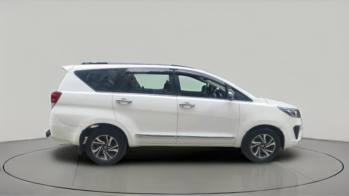 2022 Toyota Innova Crysta 2.4 G 7 STR, Diesel, Manual, 1,49,321 km, exterior