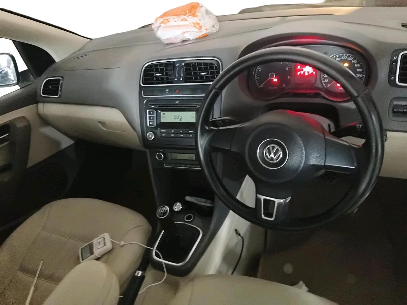 2011 Volkswagen Vento COMFORTLINE 1.6, Petrol, Manual, 50,028 km, interior