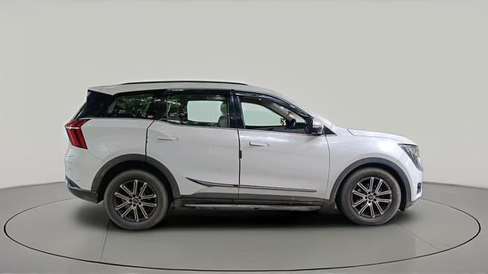 2022 Mahindra XUV700 AX 7 LUXURY P AT 7 STR, Petrol, Automatic, 29,329 km, exterior
