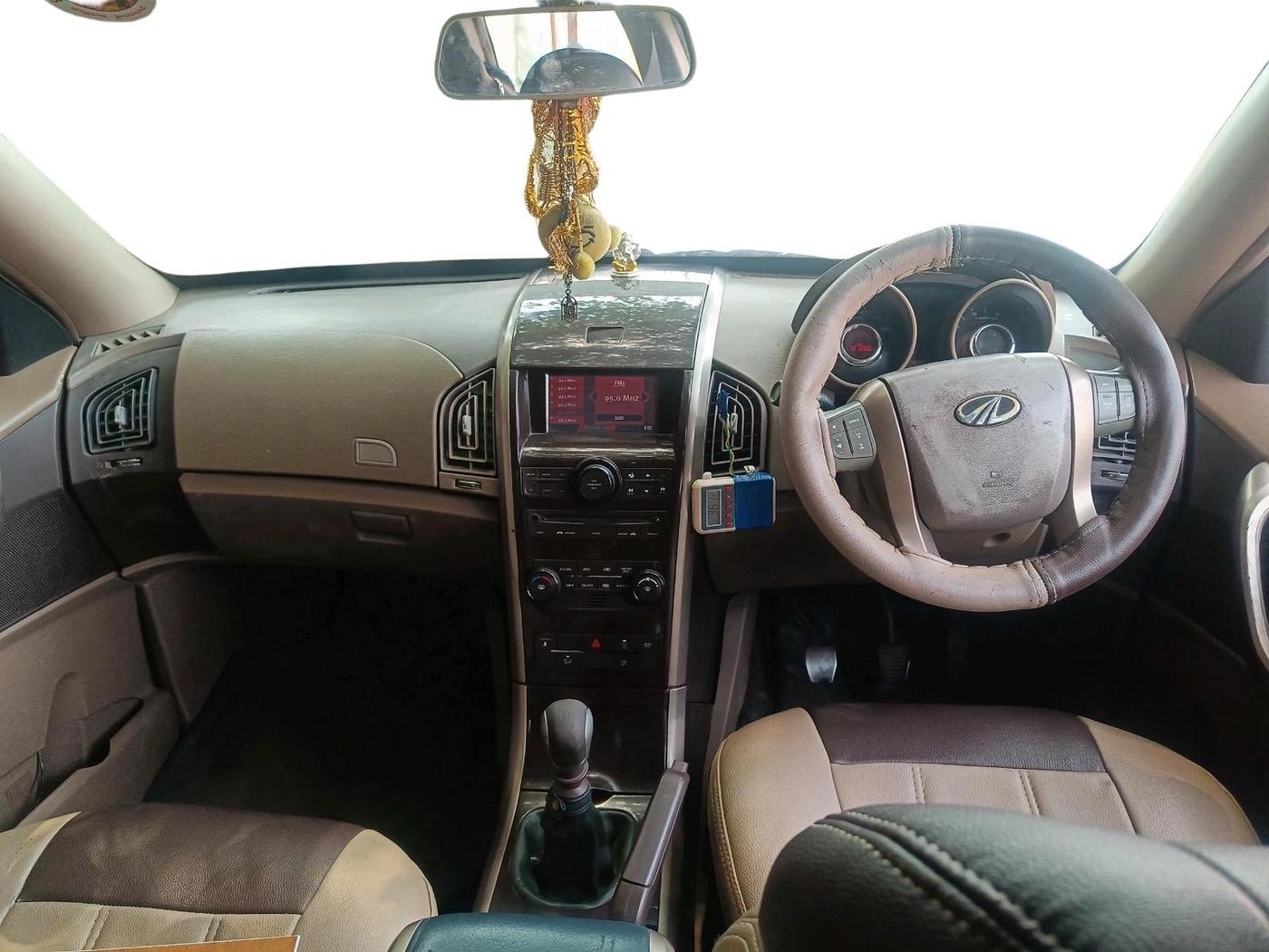 2012 Mahindra XUV500 W8, Diesel, Manual, 1,27,097 km, interior