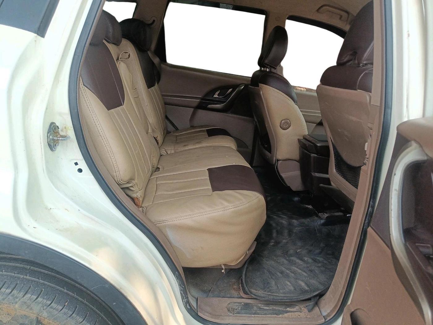 2012 Mahindra XUV500 W8, Diesel, Manual, 1,27,097 km, interior