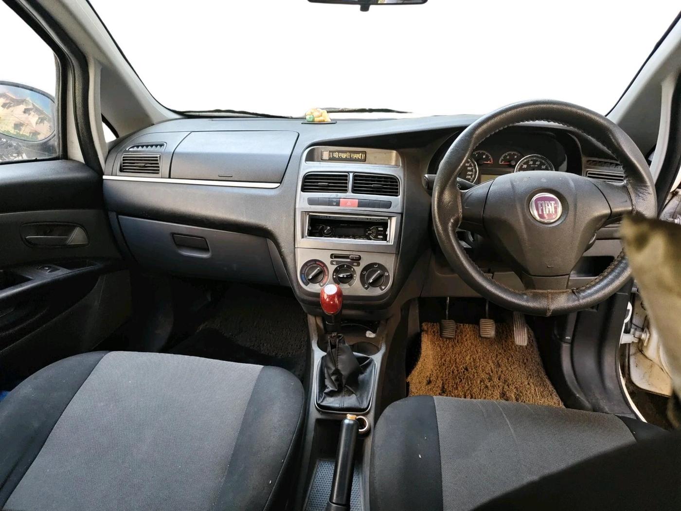 2011 Fiat Grand Punto EMOTION 1.3, Diesel, Manual, 1,25,000 km, interior