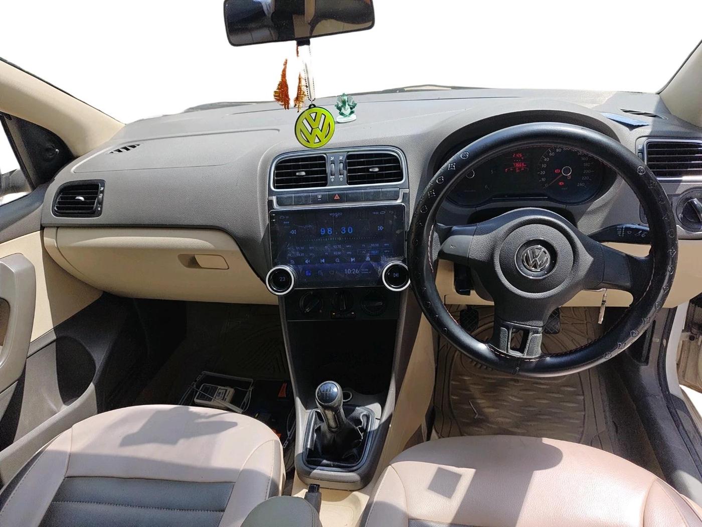 2011 Volkswagen Vento TRENDLINE DIESEL 1.6, Diesel, Manual, 73,669 km, interior