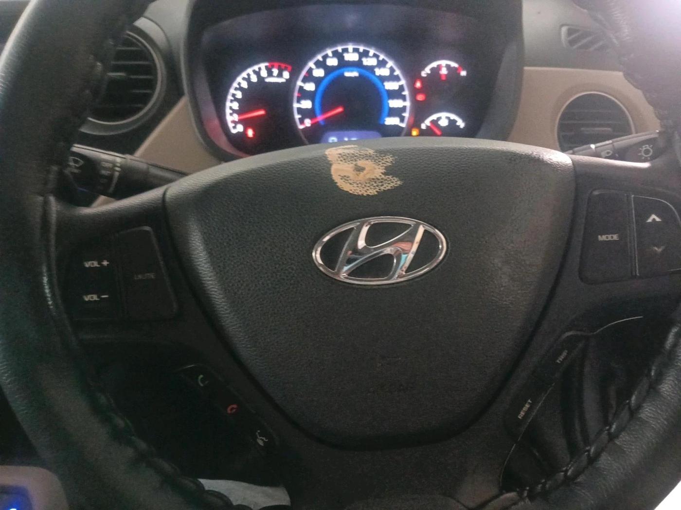 2017 Hyundai Grand i10 SPORTZ (O) AT 1.2 KAPPA VTVT, Petrol, Automatic, 84,878 km, interior