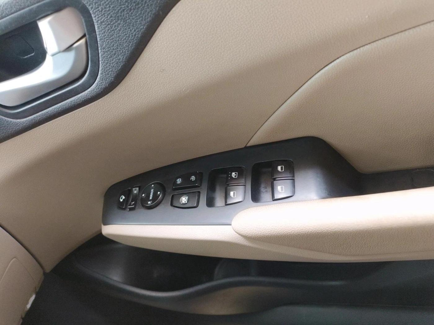2017 Hyundai Verna 1.6 VTVT SX O, Petrol, Manual, 1,47,498 km, interior